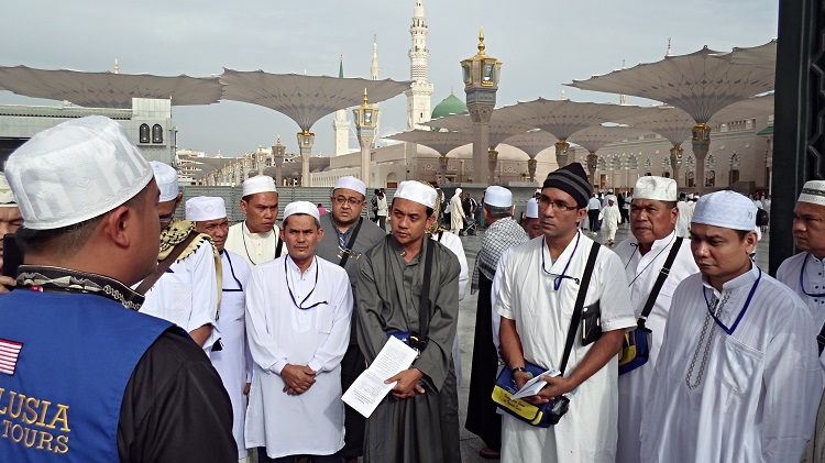 Tugas-pembimbing-umroh